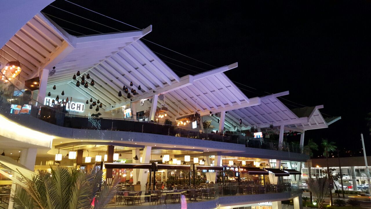 Plazas y Centros Comerciales